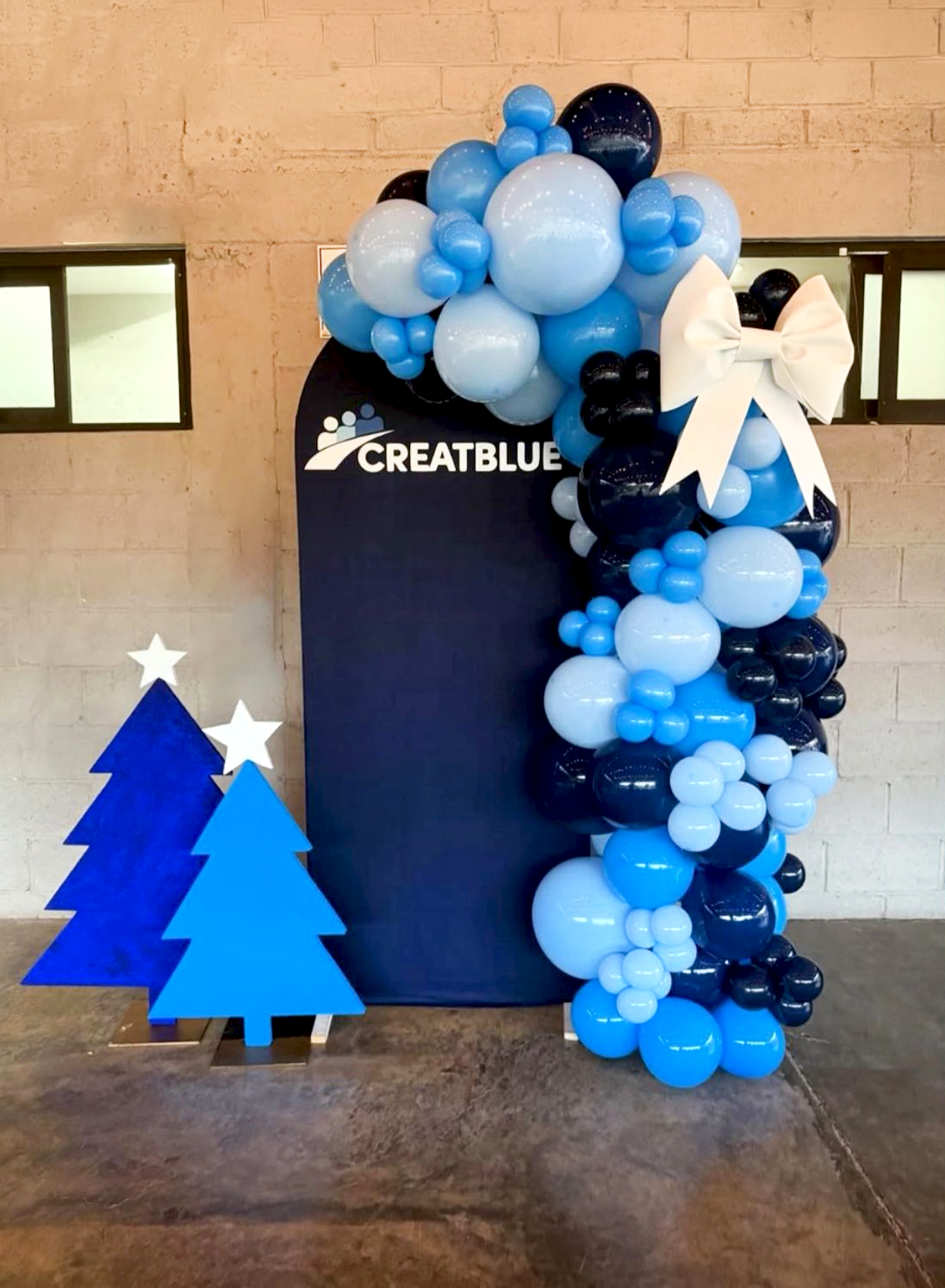 Backdrop corporativo con globos