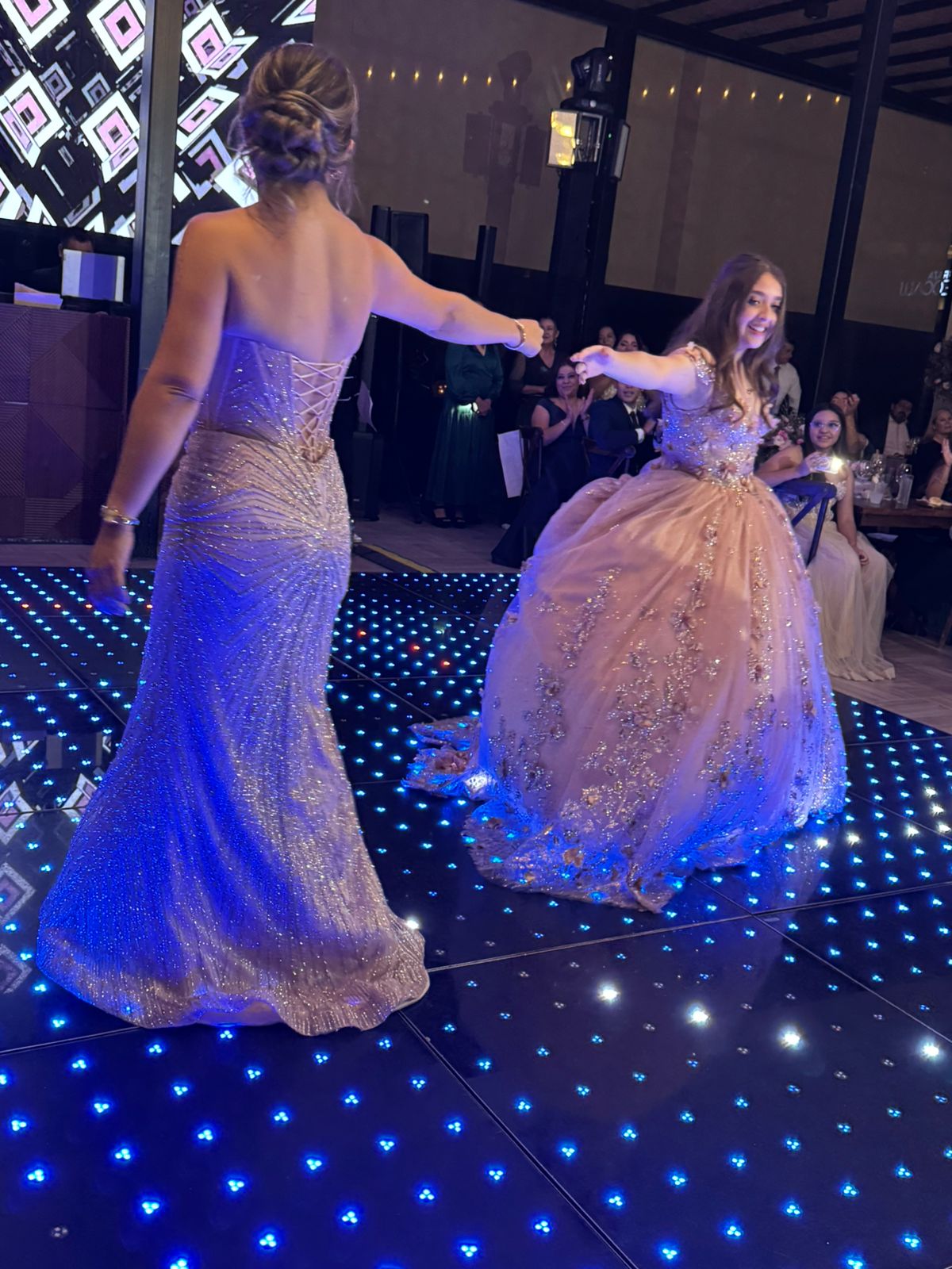 XV años — pista de baile LED